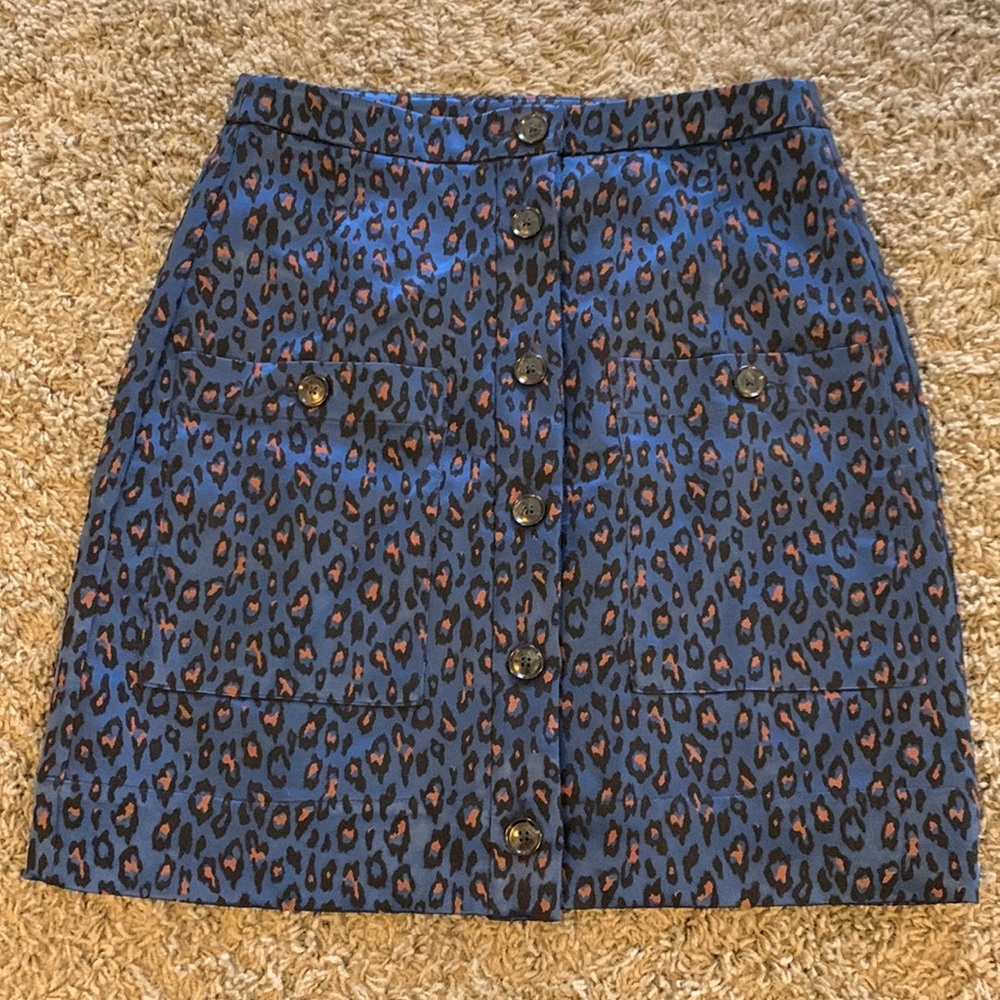 Banana Republic, Animal Print skirt, Size: 6, button front